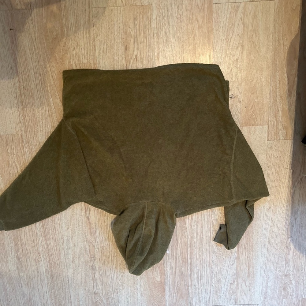 Green cropped hoodie